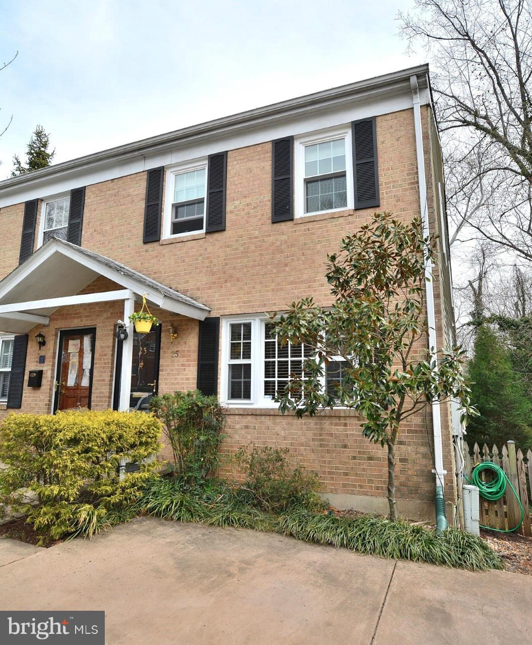 25 W Taylor Run Pkwy, Alexandria, VA 22314 - photo 1
