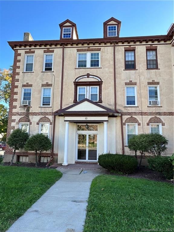 10 Quaker Ln N, West Hartford, CT 06119 - photo 1