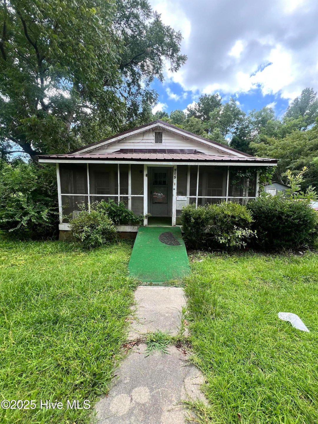 505 W Institute St, Chadbourn, NC 28431 - photo 1