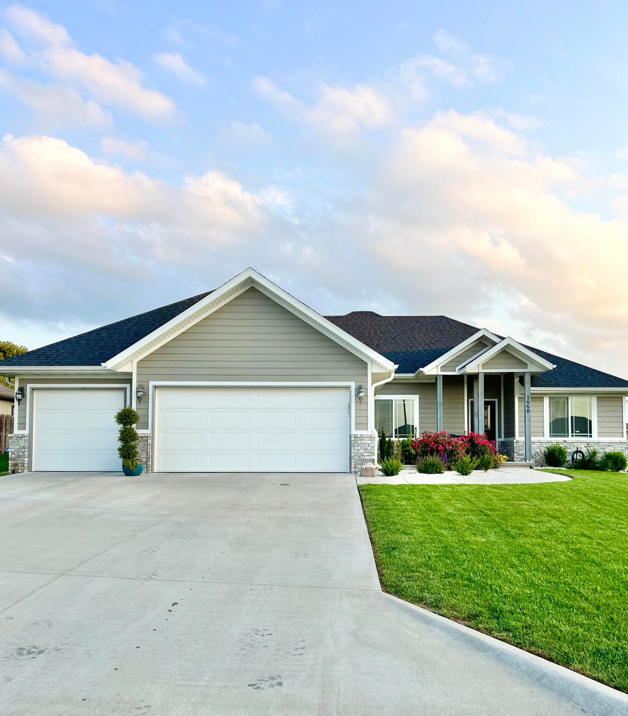 1660 E Pea Ridge Dr, Republic, MO 65738 - photo 1