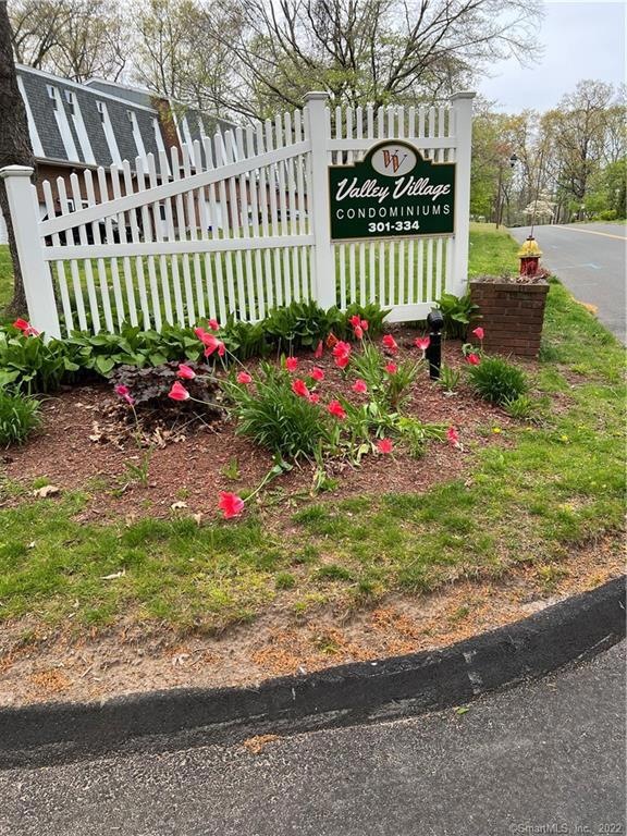 302 Dunfey Ln unit 302, Windsor, CT 06095 - photo 1