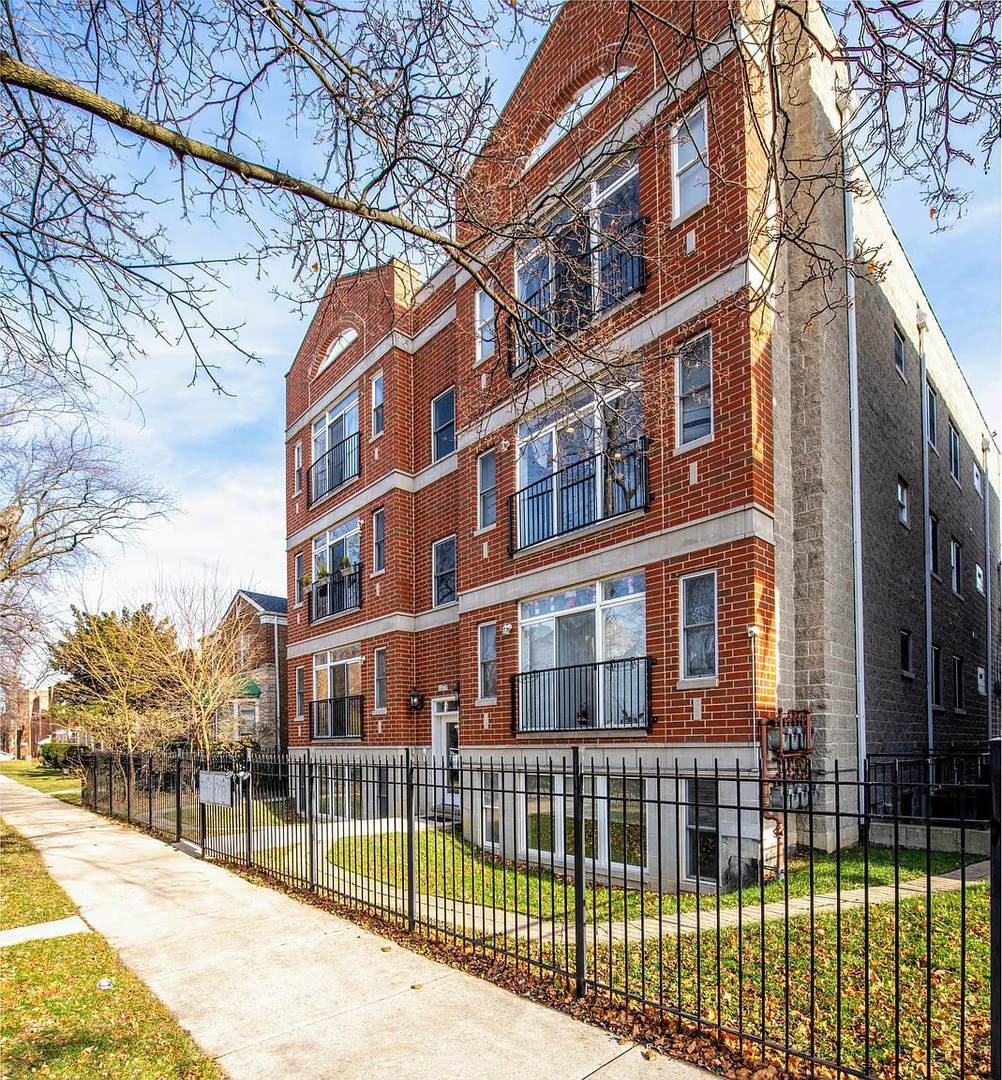 6229 N Richmond St unit 1S, Chicago, IL 60659 - photo 1