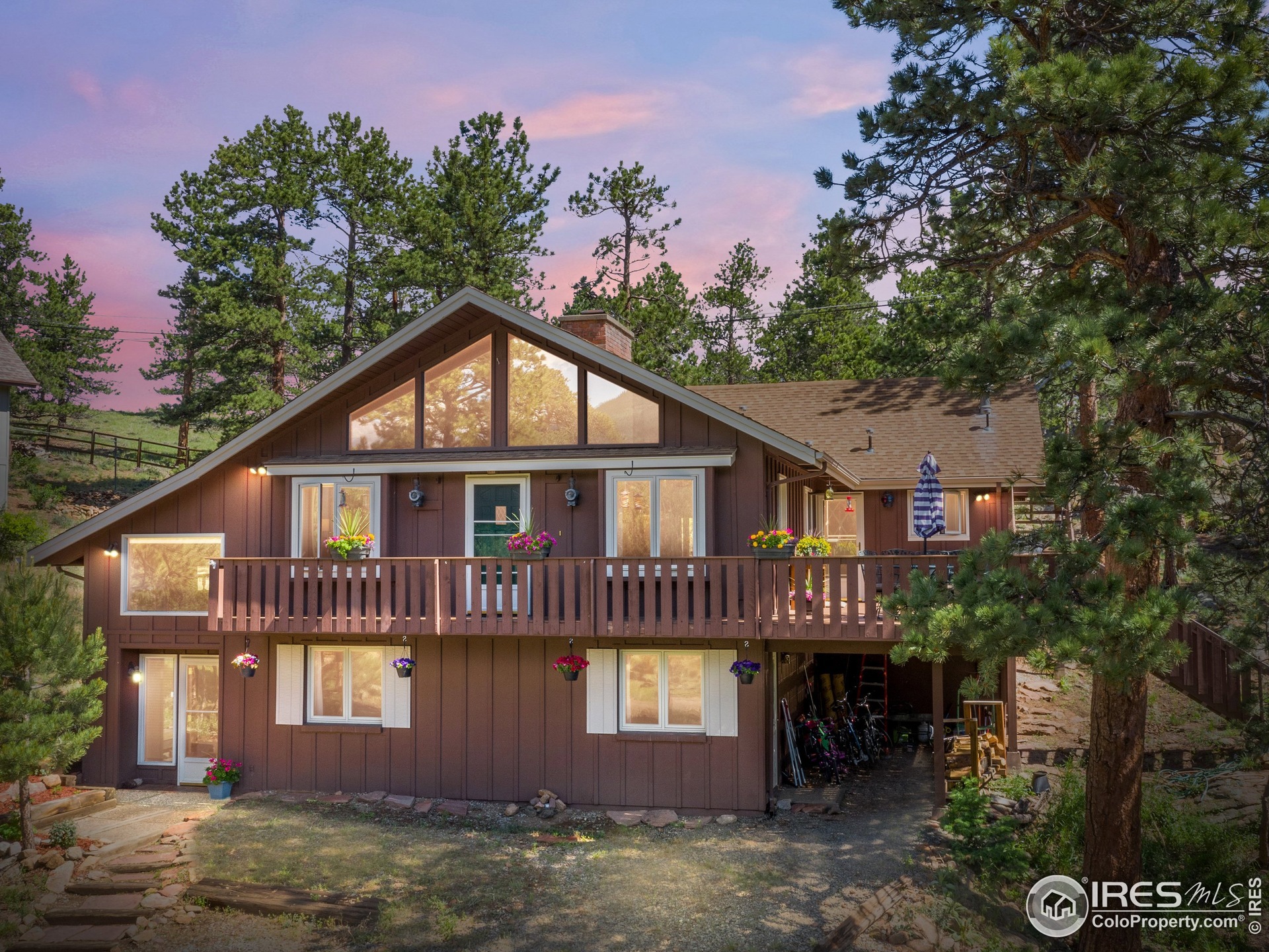 Gorgeous Mountain Home with Plenty of Outdoor Deck and Living Space!