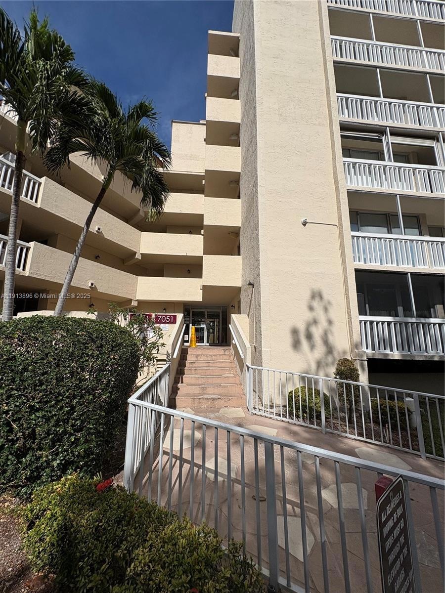 7051 Environ Blvd unit 632, Lauderhill, FL 33319 - photo 1