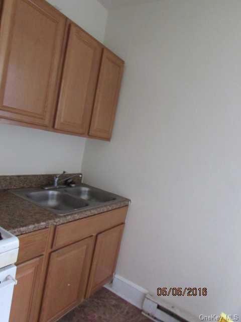 98 Montgomery St unit 2, Poughkeepsie, NY 12601 - photo 1