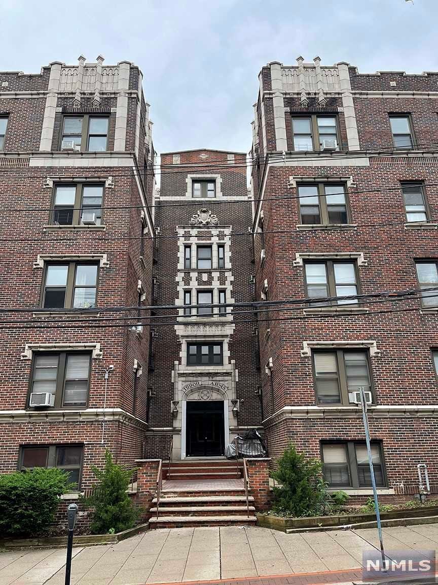 26 Spring Dell unit B5, Rutherford, NJ 07070 - photo 1