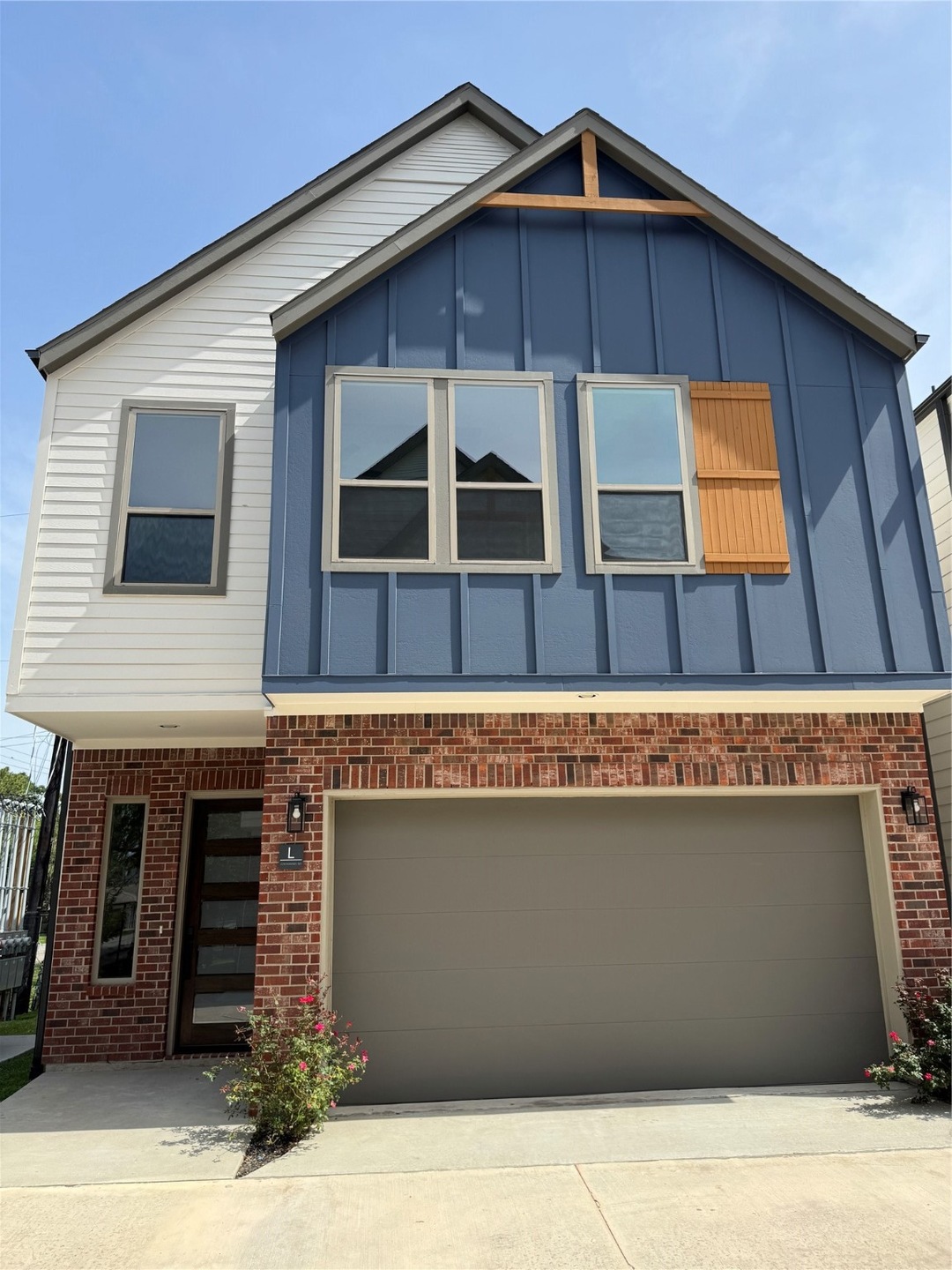 Welcome home to 2200 Marnel Rd, #L