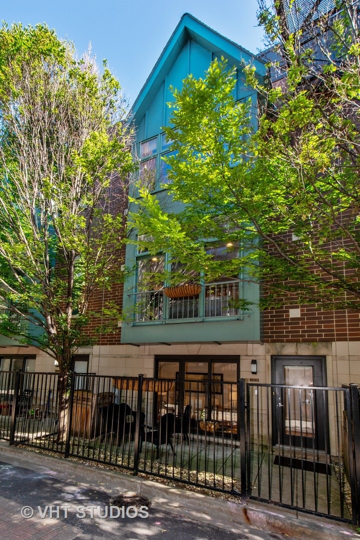 2751 N Greenview Ave unit D, Chicago, IL 60614 - photo 1