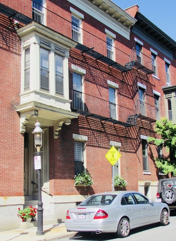 22 Monument Ave unit 4, Charlestown, MA 02129 - photo 1