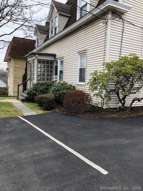 33 Holcomb Ave, Stamford, CT 06906 - photo 1