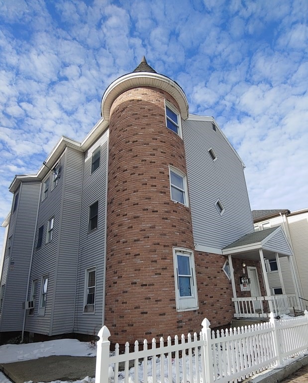 58 Providence St unit 3, Worcester, MA 01604 - photo 1