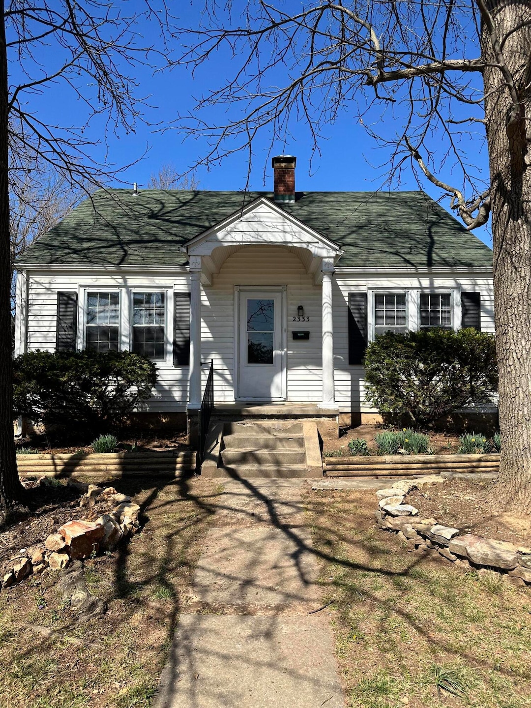 2333 W Walnut