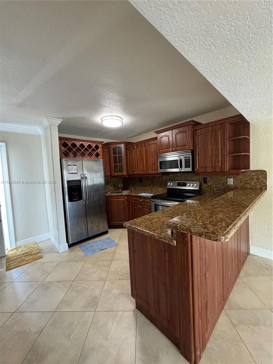 2740 W 76th St unit 202, Hialeah, FL 33016 - photo 1
