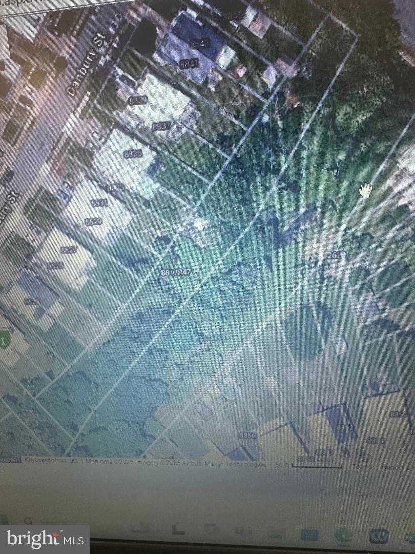 8817 R Danbury St, Philadelphia, PA 19152 - photo 1