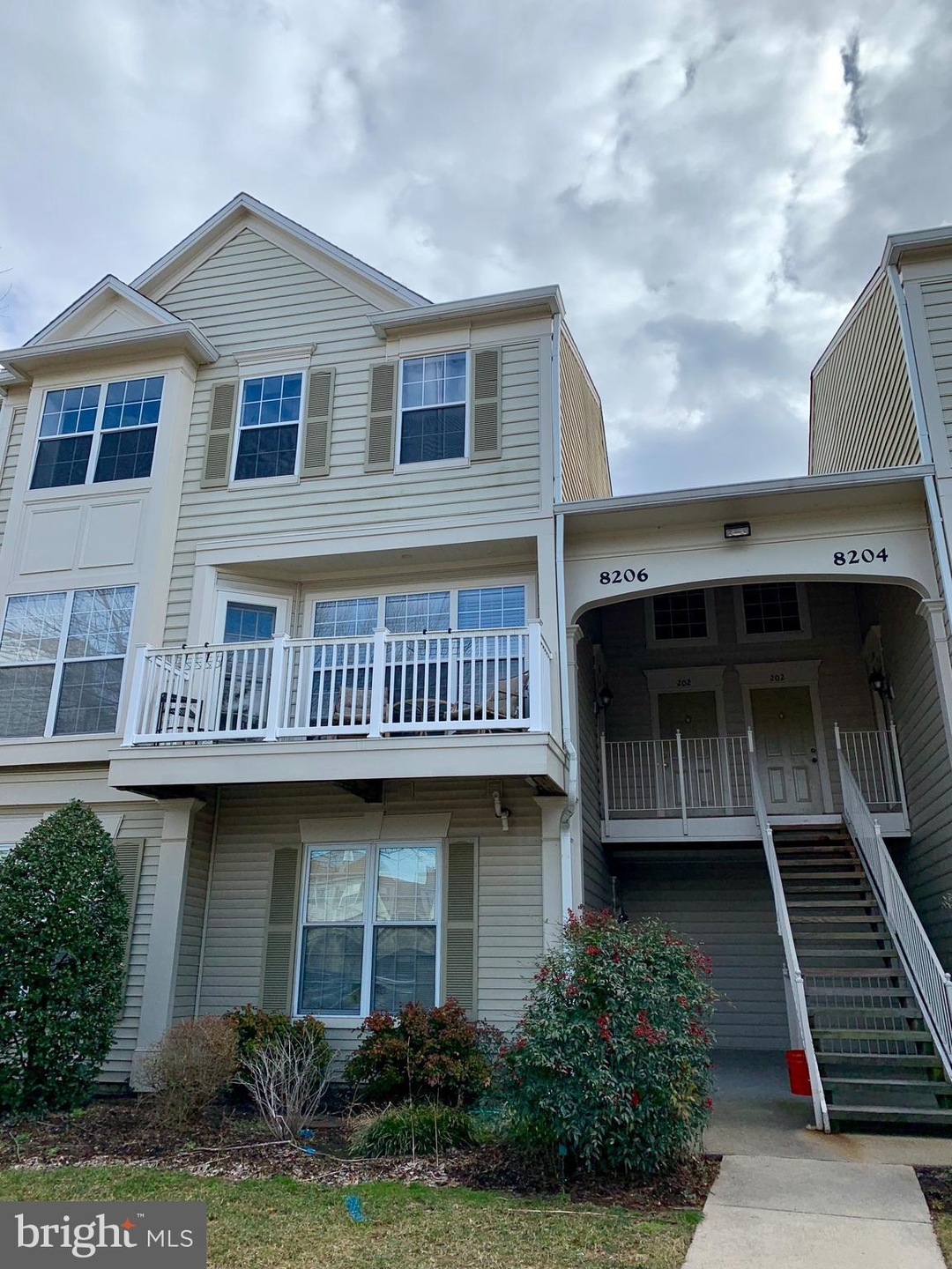 8206 Catbird Cir unit 201, Lorton, VA 22079 - photo 1