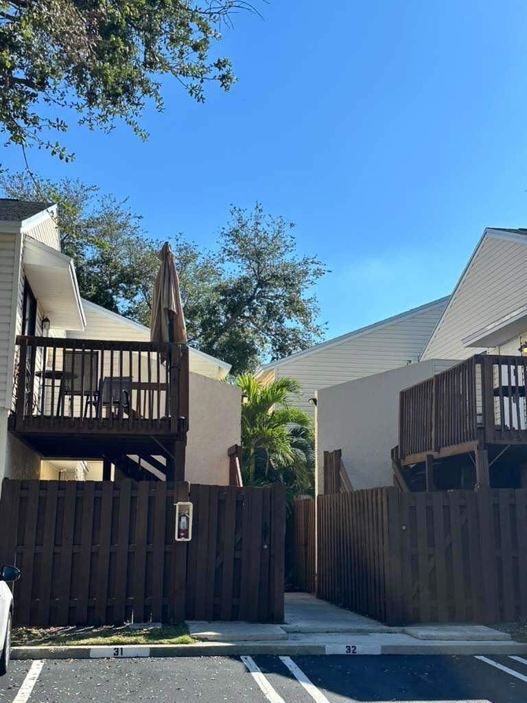 637 Executive Center Dr unit N203, West Palm Beach, FL 33401 - photo 1