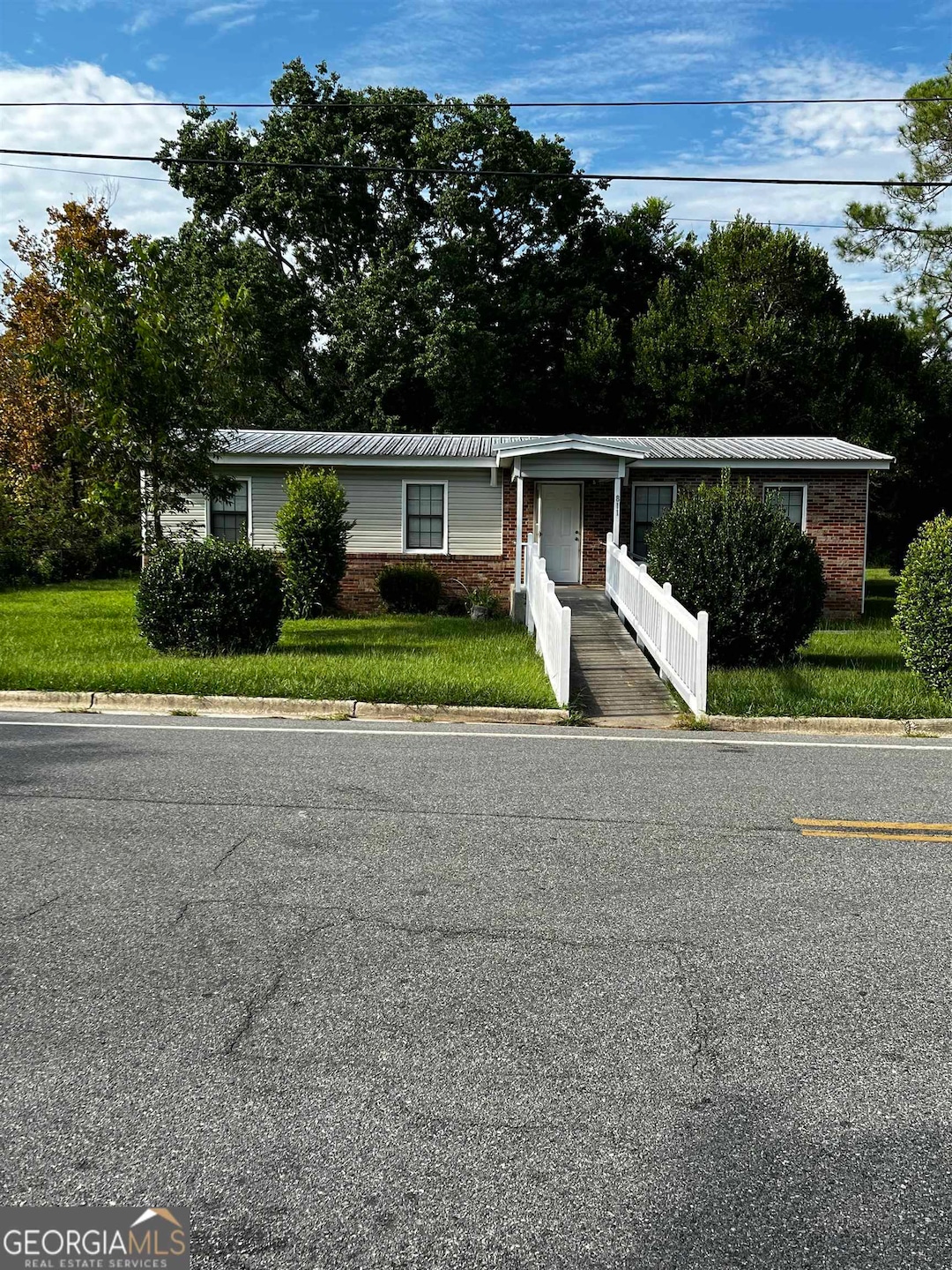 811 Cherry St W, Douglas, GA 31533 - photo 1