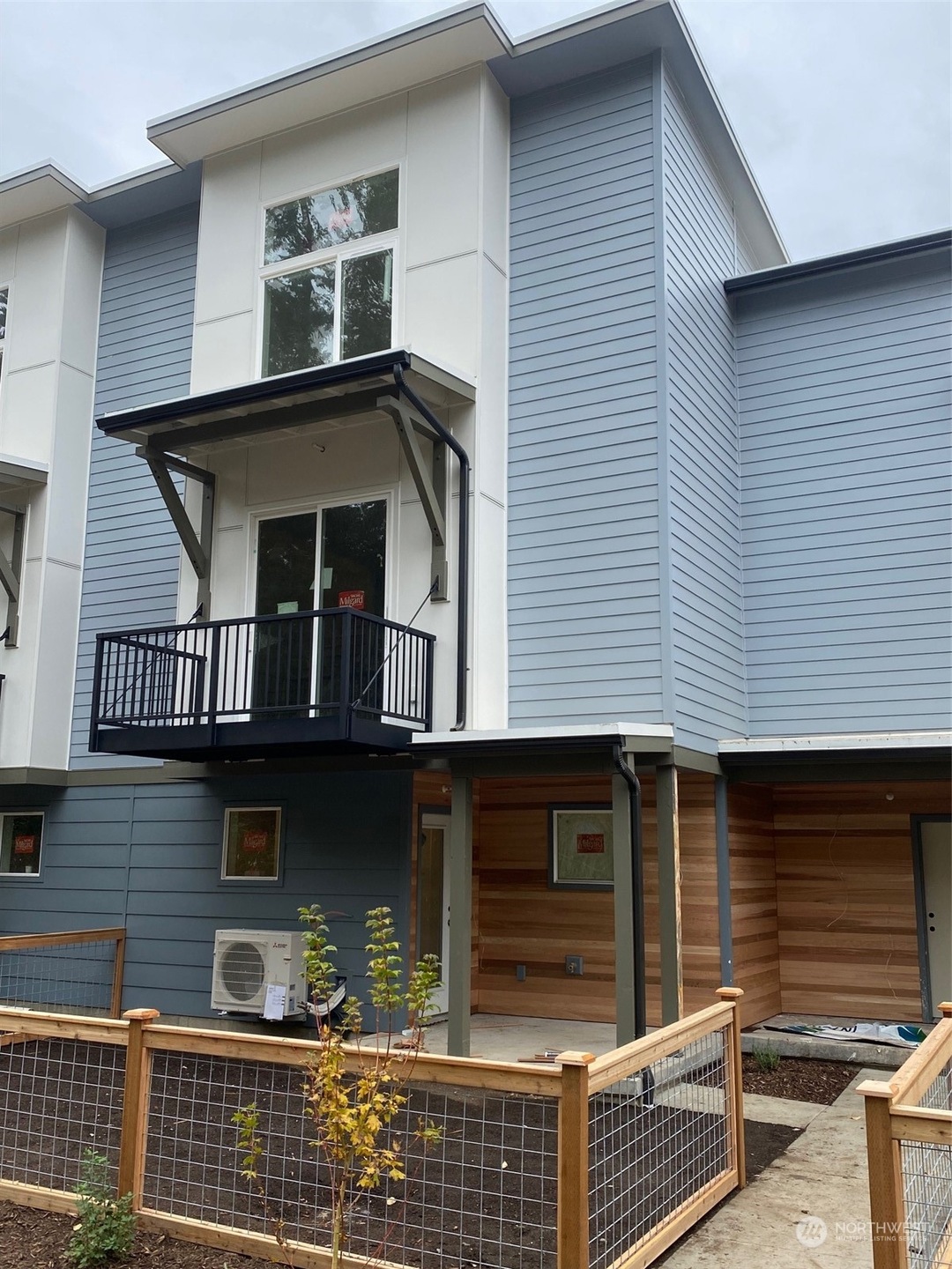 Photos are representative of builder's finished product.