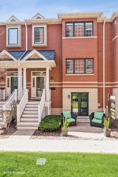 204 N Addison Ave, Elmhurst, IL 60126 - photo 1