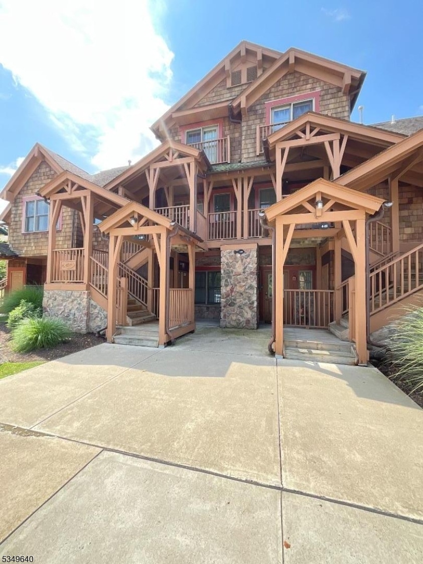 4 Maple Crescent, Vernon Twp., NJ 07462 - photo 1