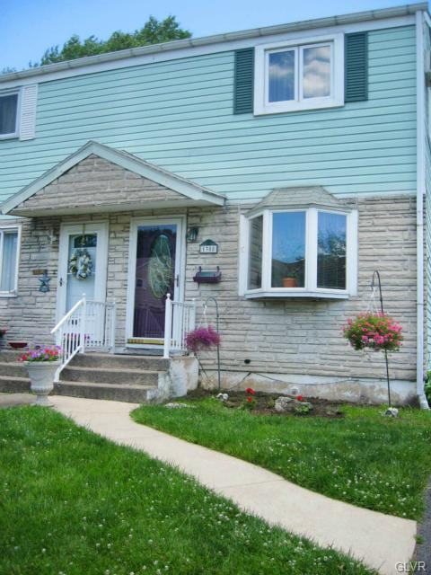 1308 Greenview Dr, Bethlehem, PA 18018 - photo 1