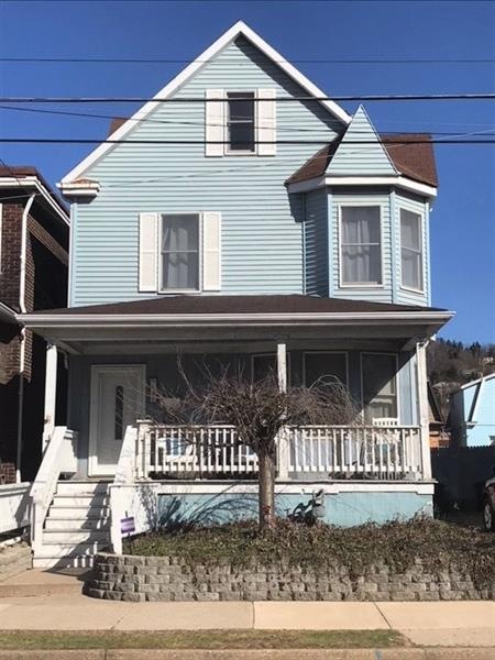 Beautiful 3 Story Home in Ambridge...Updates Aboun