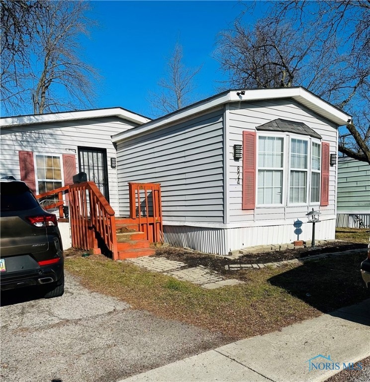 824 W Skye View Dr, Findlay, OH 45840 - photo 1