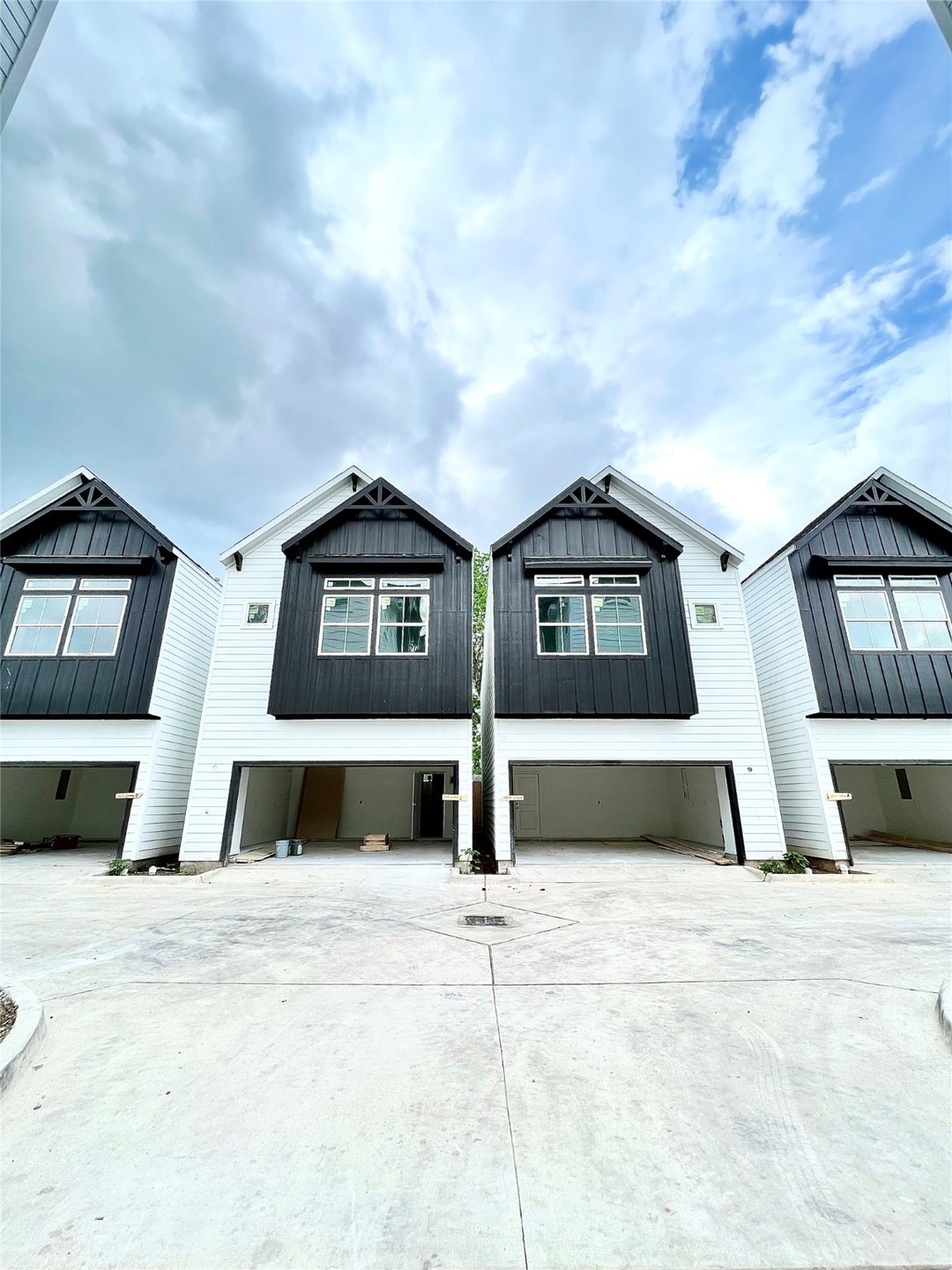 1524 Ojeman Rd unit D, Houston, TX 77055 - photo 1