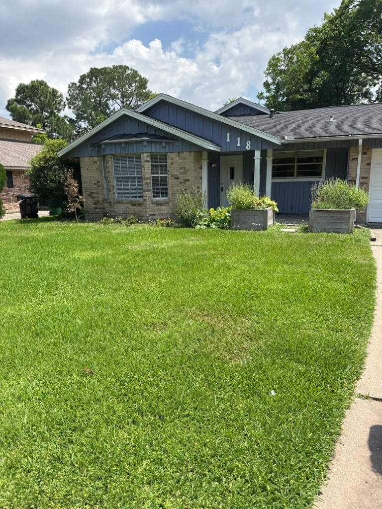 118 E Thornton Rd, Houston, TX 77022 - photo 1