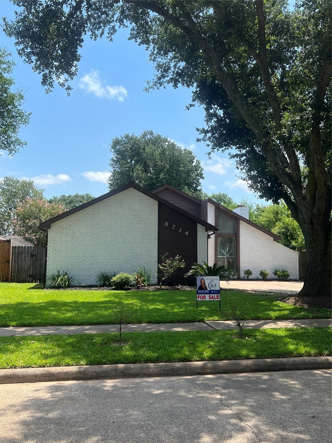 8714 Saratoga Forest Dr, Houston, TX 77088 - photo 1