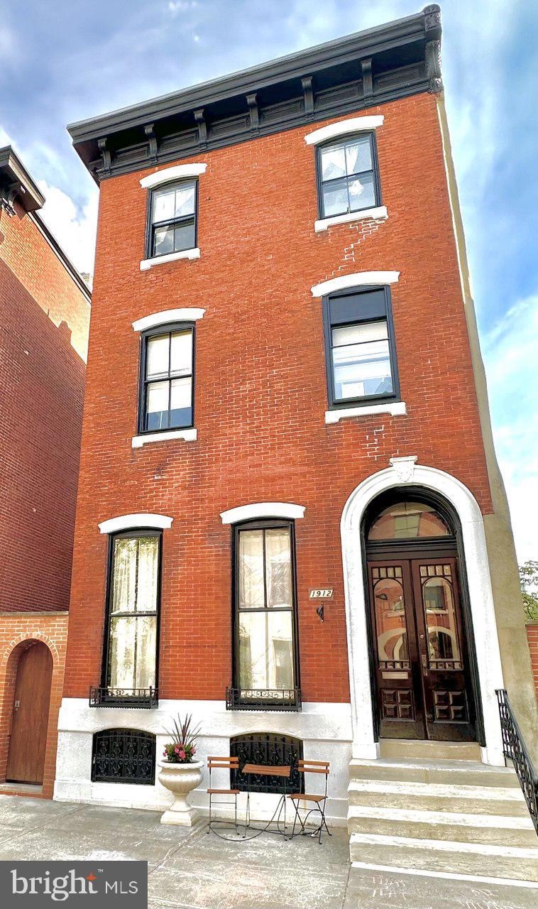 Under Contract $1,090,000