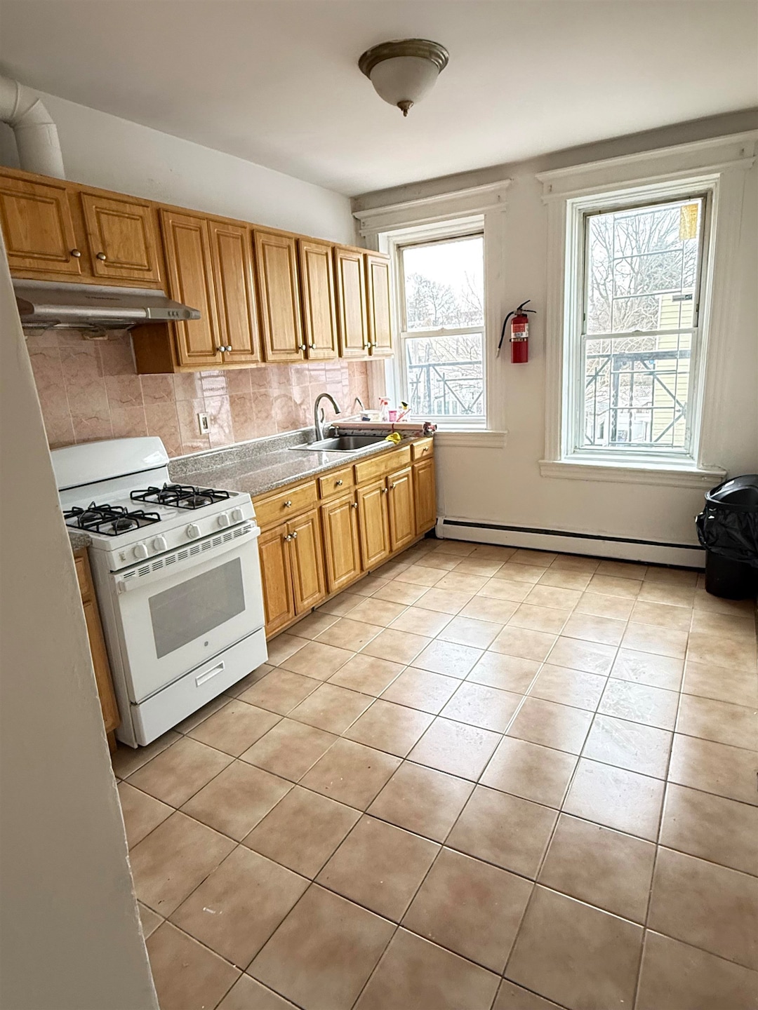 572 W Side Ave unit 2, Jersey City, NJ 07304 - photo 1