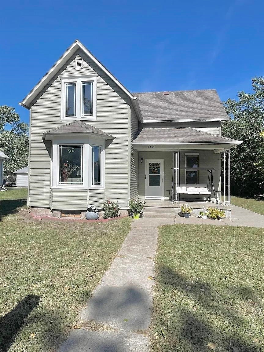 1814 14th St, Columbus, NE 68601 - photo 1