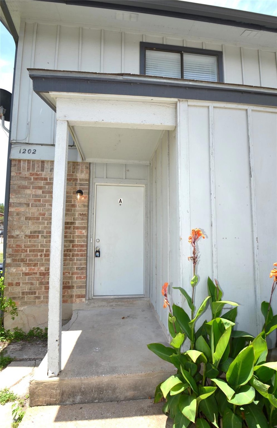 Property entrance featuring board and batten sidi