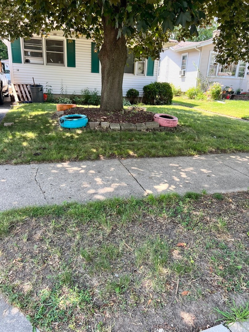 14 S Gretta Ave, Waukegan, IL 60085 - photo 1