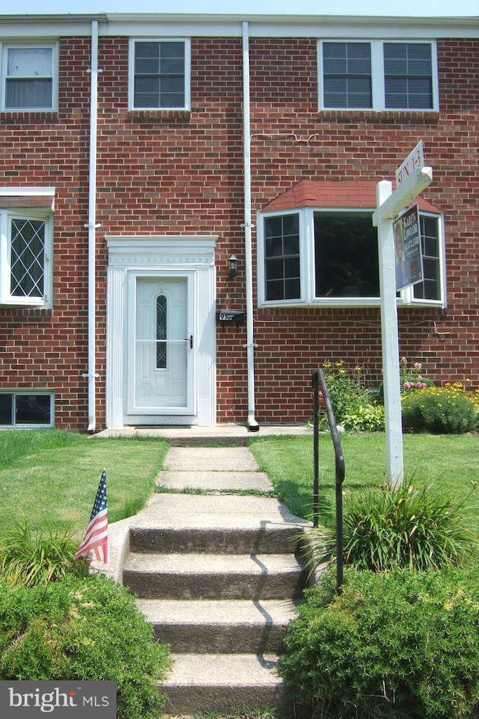 910 Circle Dr, Halethorpe, MD 21227 - photo 1