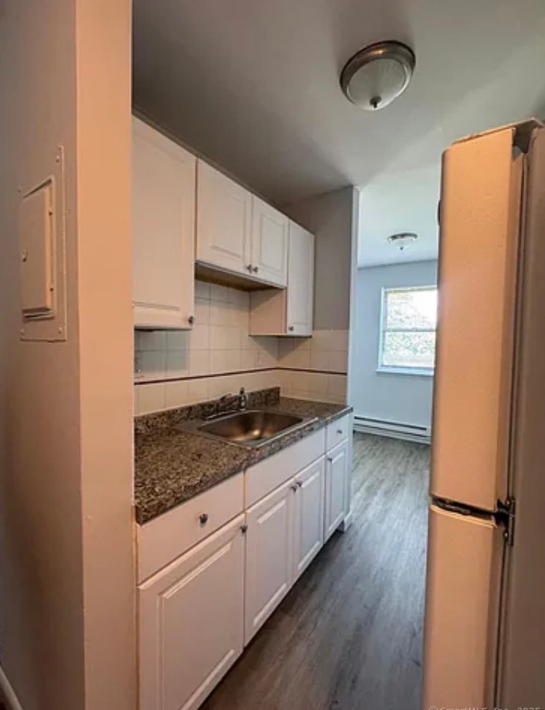 217 Hollister Ave unit a8, Bridgeport, CT 06607 - photo 1