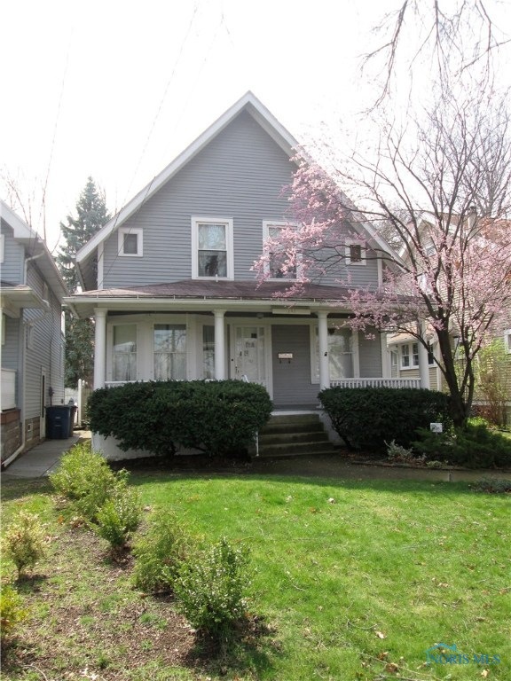 Inviting Front Porch!
