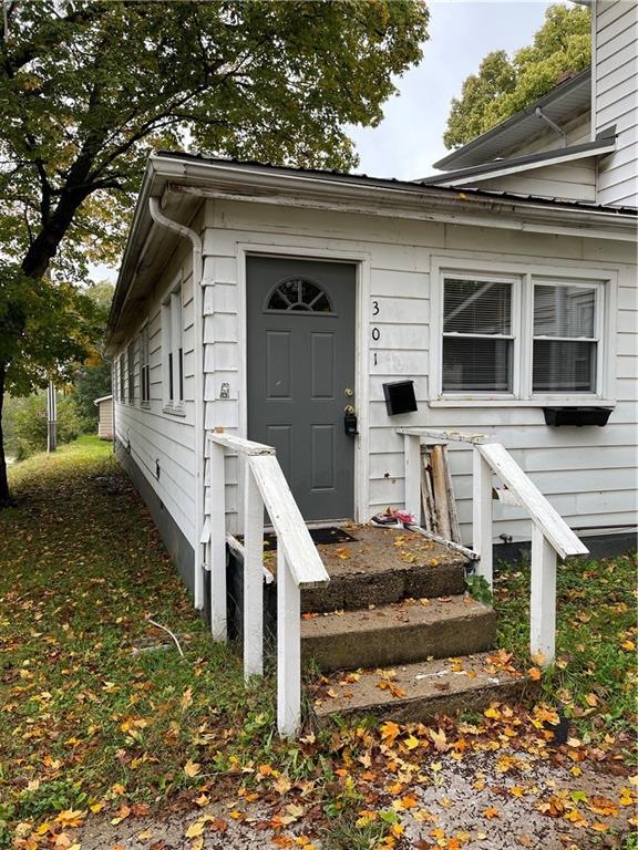 301 2nd St unit 1, Covington, IN 47932 - photo 1
