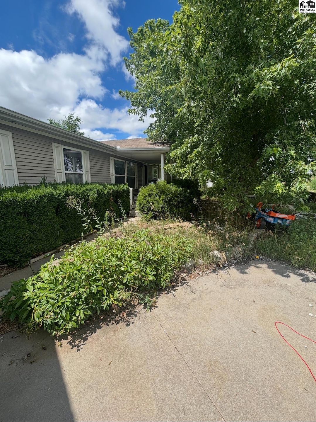 855 Buckskin Rd, Inman, KS 67546 - photo 1