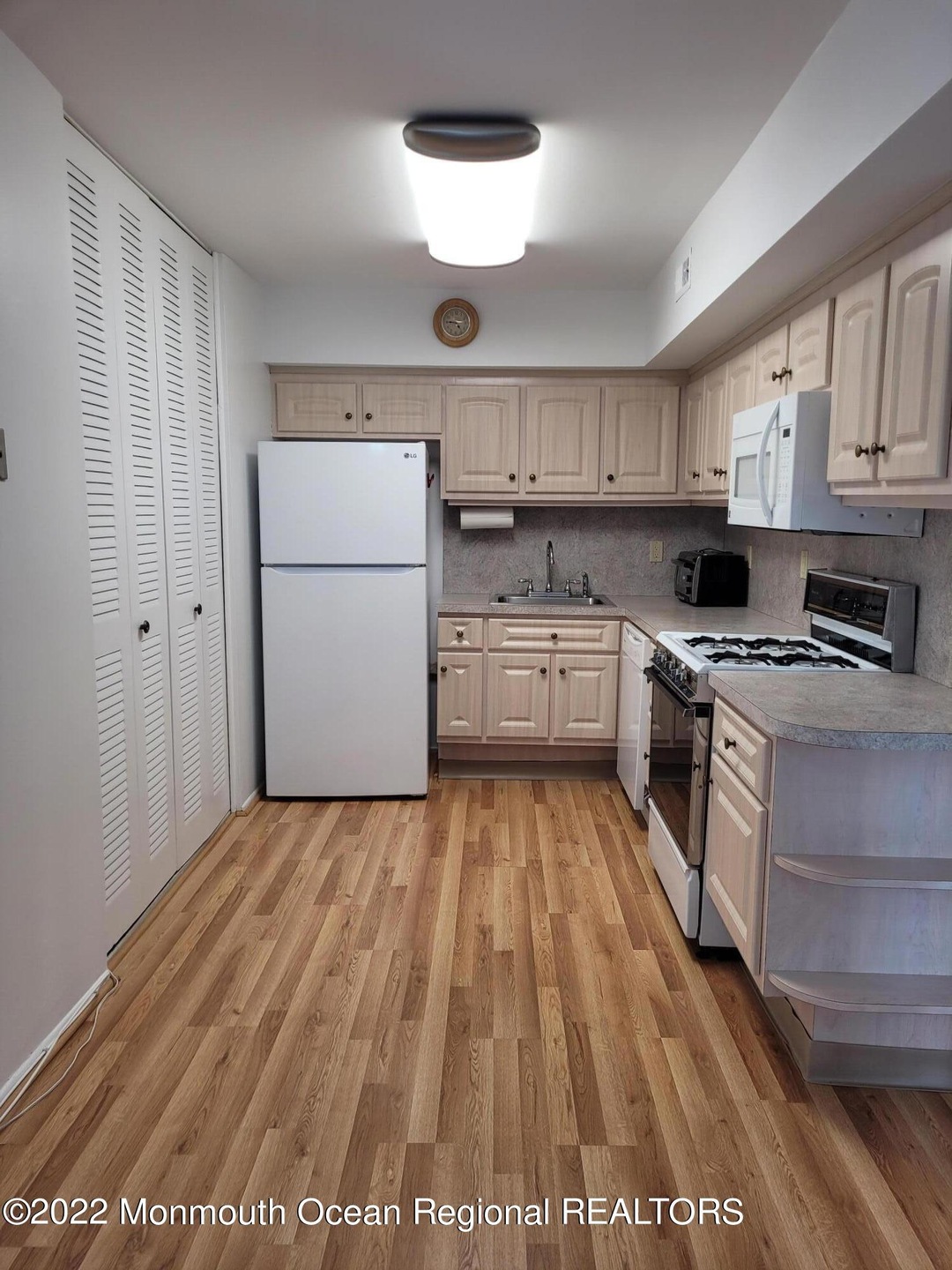 4b CALIFORNIA KITCHEN