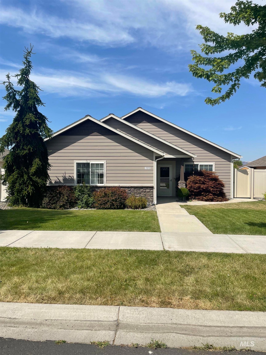 1819 Clearview Point Dr, Lewiston, ID 83501 - photo 1