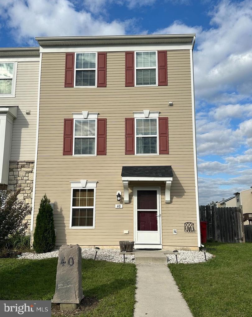 40 Private Ct, Bunker Hill, WV 25413 - photo 1