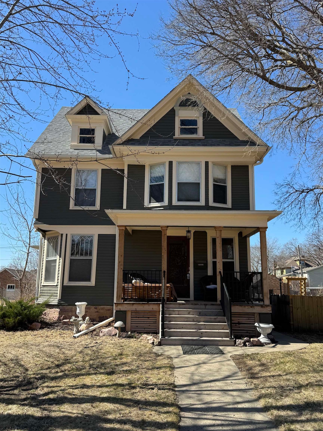 Sold $320,000