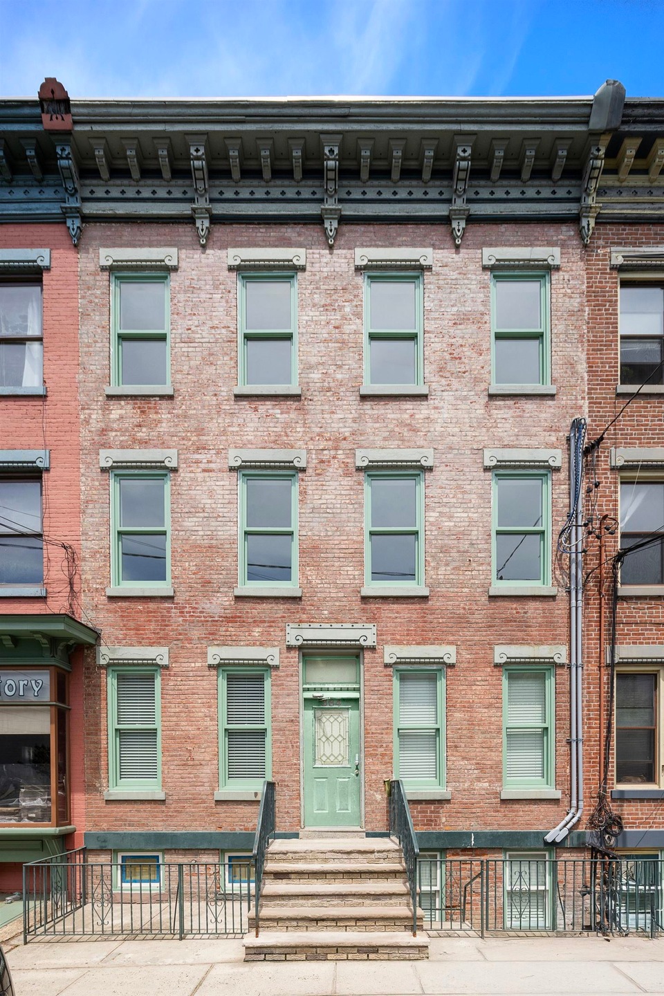 Pending $559,000 • Co-Listing Agent