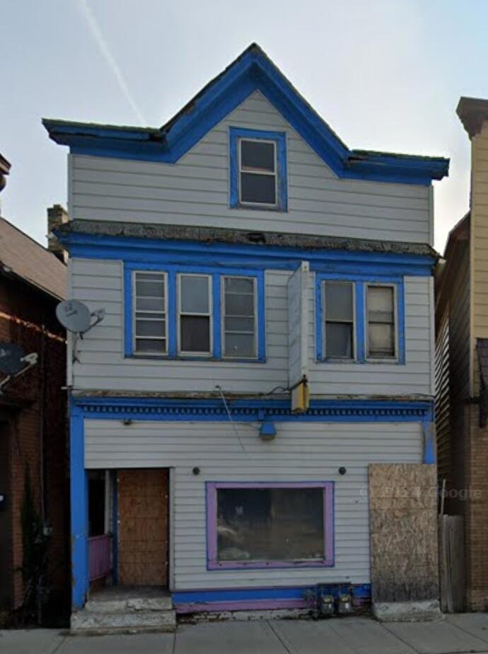 2824 N Teutonia Ave