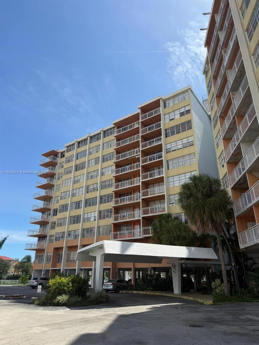 Crestview Towers unit 606, North Miami Beach, FL 33162 - photo 1