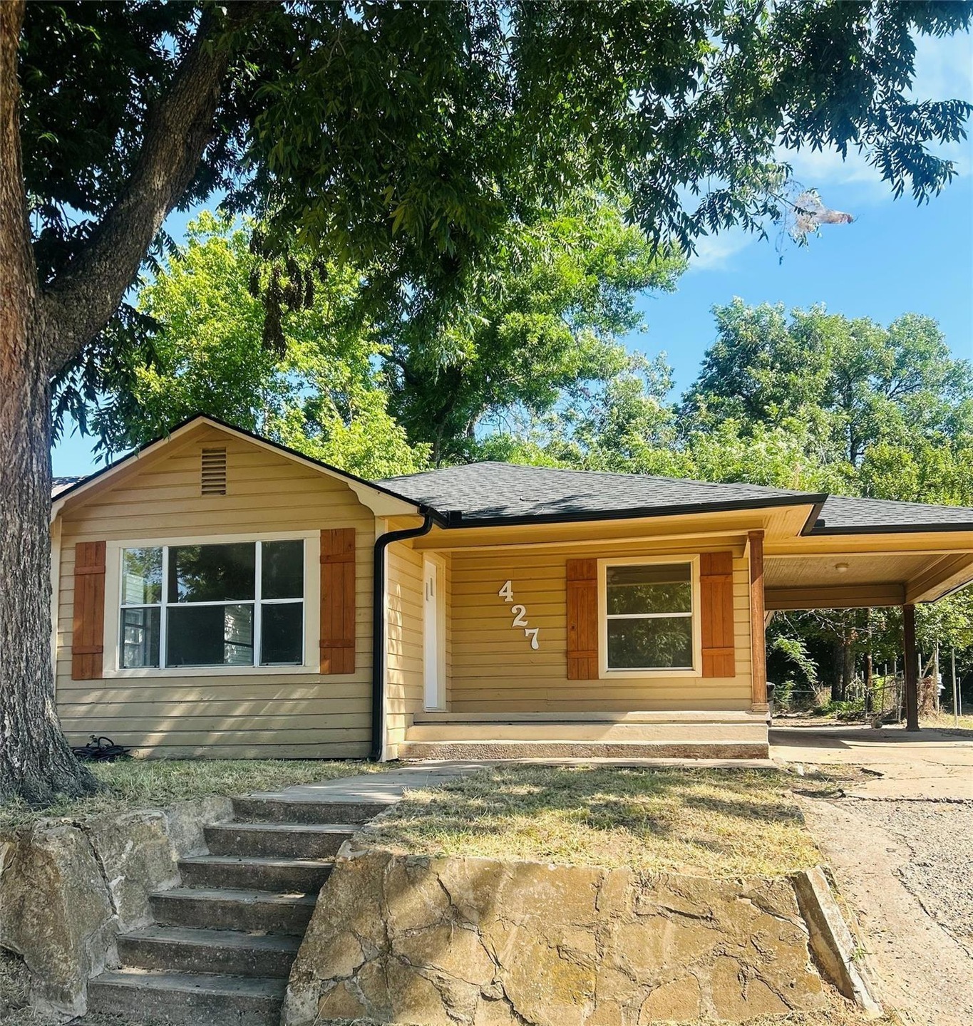 427 W Monterey St, Denison, TX 75020 - photo 1