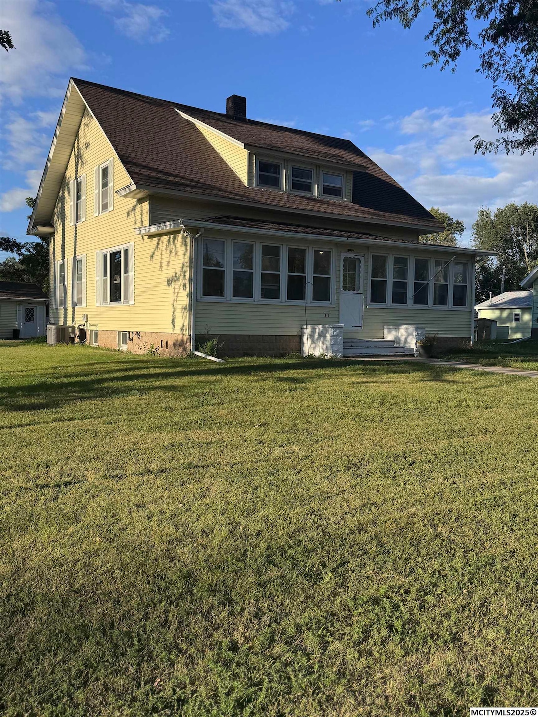 811 4th Ave N, Humboldt, IA 50548 - photo 1