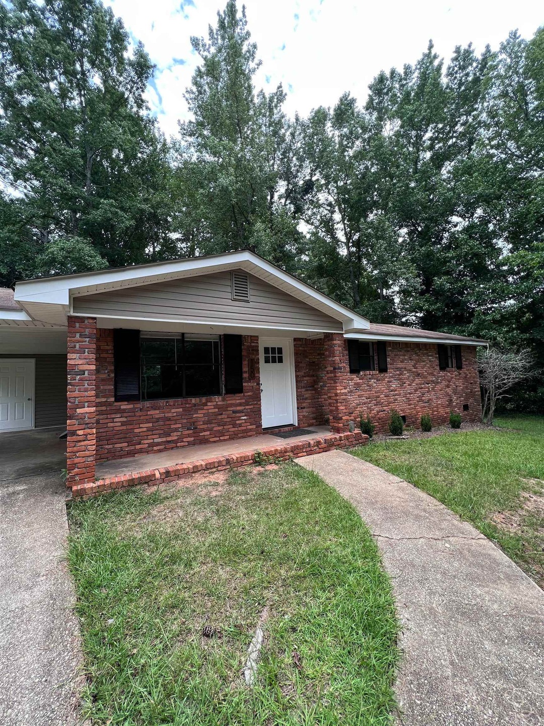 150 S Meadowcliff Cir, Carrollton, GA 30116 - photo 1